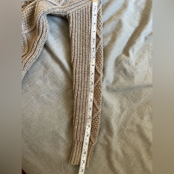 Cable knit sweater from Banana Republic - Picture 3 of 7